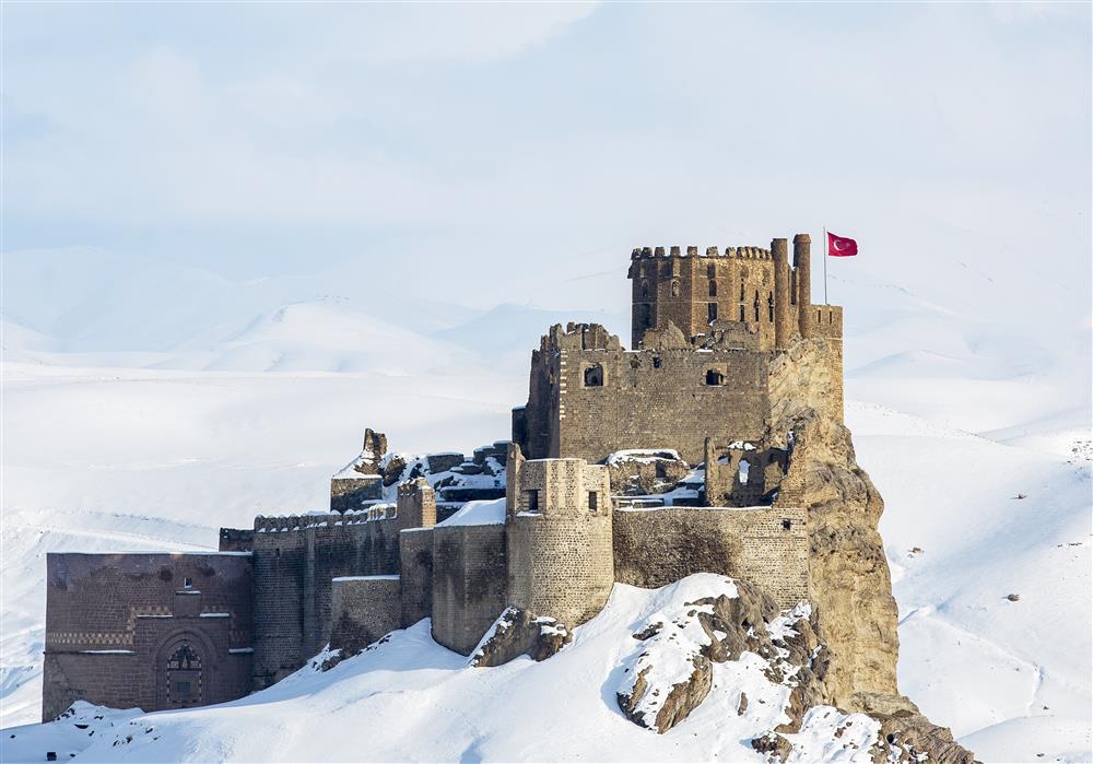 hoşap kalesi- Davut tatlı  4 .jpg