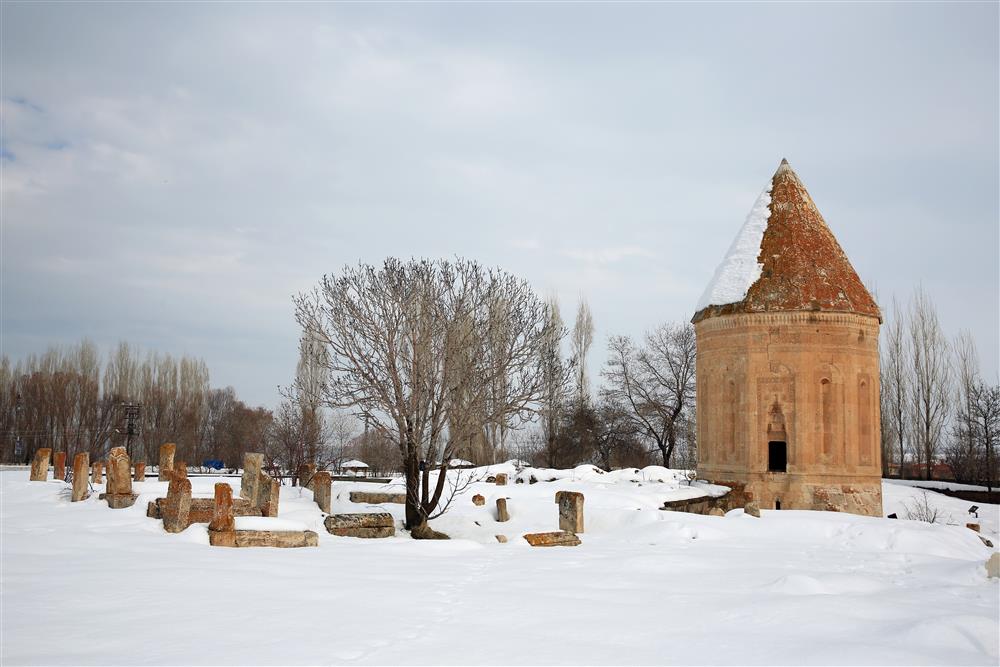 Halime Hatun Kümbeti- Davut tatlı.jpg
