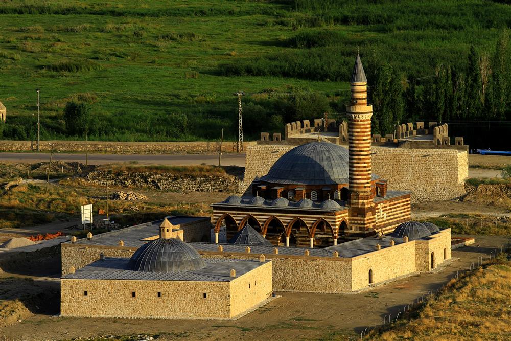 hüsrev paşa külliyesi ve camii- ali ihsan öztürk.JPG hüsrev paşa külliyesi ve camii- ali ihsan öztürk.JPG