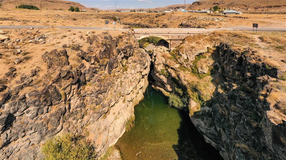 Van Şeytan  Köprüsü.jpg