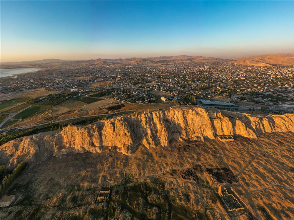 Van Kalesi 1 .jpg Van Kalesi 1 .jpg