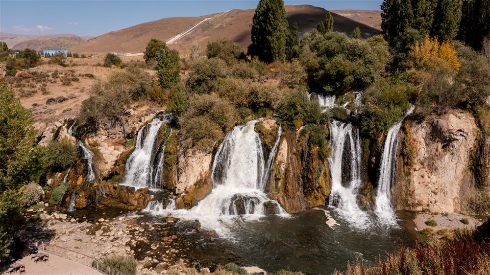 Van  Muradiye  şelalesi.jpg