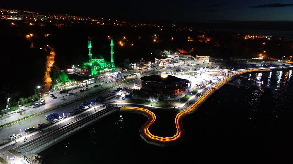 Edremit sahil- Edremit Belediyesi Arşivi 11 .JPG Edremit sahil- Edremit Belediyesi Arşivi 11 .JPG