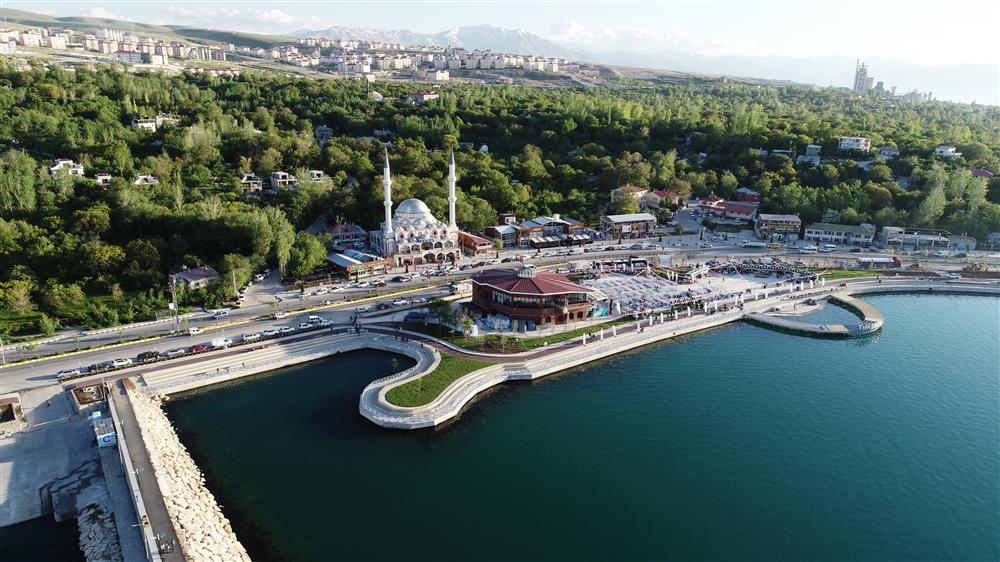 Edremit sahil- Edremit Belediyesi Arşivi 14 .JPG Edremit sahil- Edremit Belediyesi Arşivi 14 .JPG