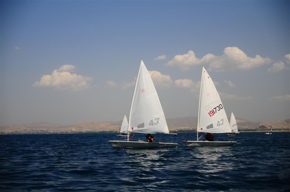 yelkenli.JPG yelkenli.JPG