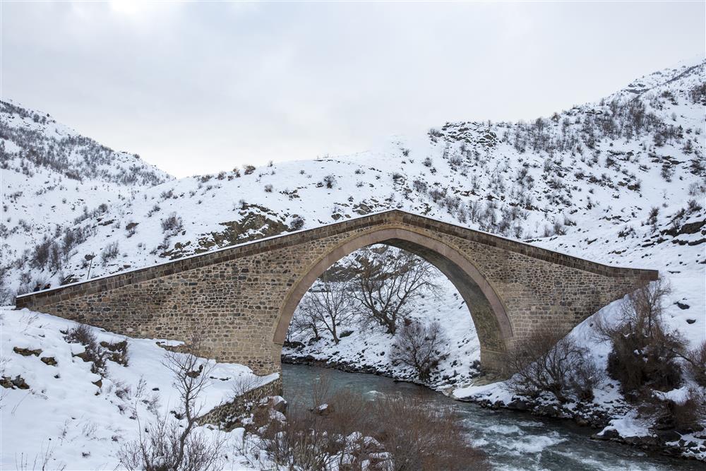 Hürkan köprüsü - davut tatlı.jpg Hürkan köprüsü - davut tatlı.jpg